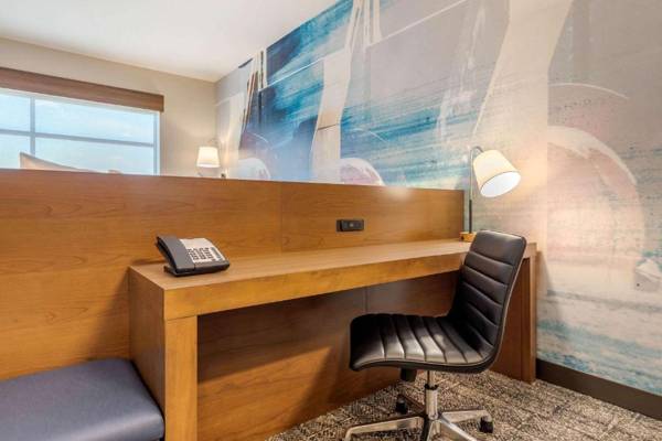 Workspace - Cambria Hotel Davenport Quad Cities