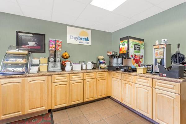 Days Inn by Wyndham Cedar Falls- University Plaza