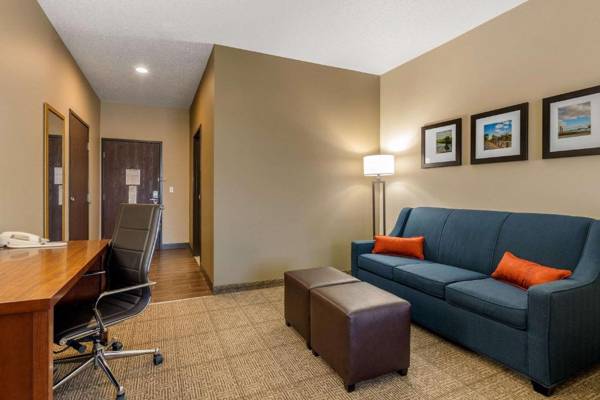 Workspace - Comfort Suites Cedar Falls