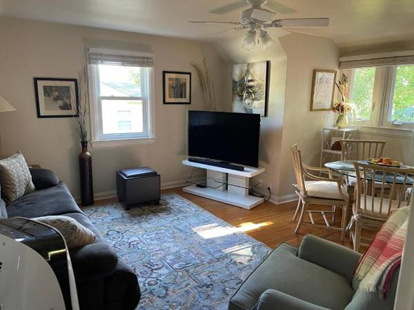 Sunlight Splendor Apartment at Twin Oaks Inn by the Trails