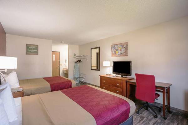 Workspace - Econo Lodge Airport