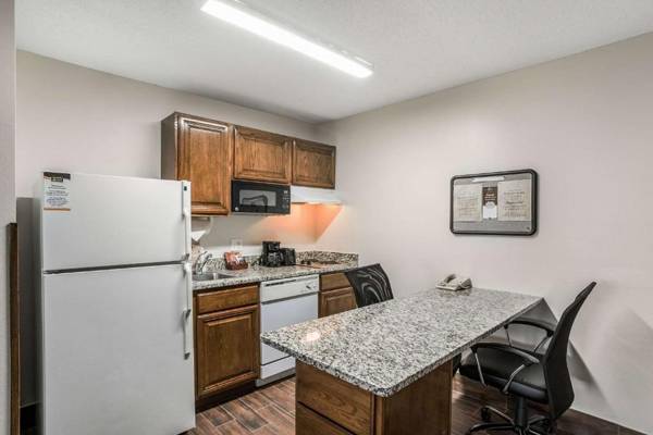 Workspace - MainStay Suites Cedar Rapids