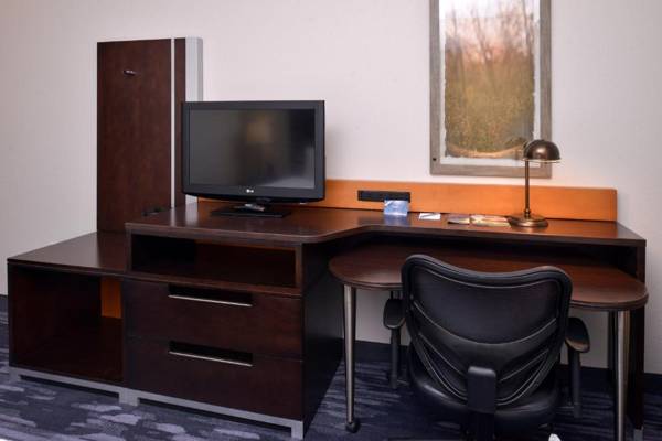 Workspace - Fairfield Inn & Suites by Marriott Cedar Rapids