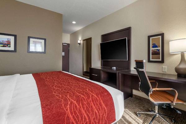 Workspace - Comfort Inn & Suites Cedar Rapids CID Eastern Iowa Airport