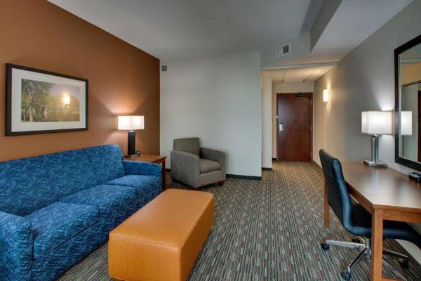 Workspace - Drury Inn & Suites Iowa City Coralville