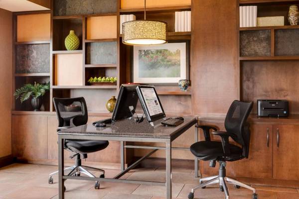 Workspace - Holiday Inn Hotel & Suites Council Bluffs an IHG Hotel