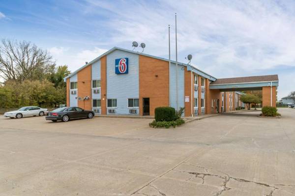 Motel 6-Davenport IA