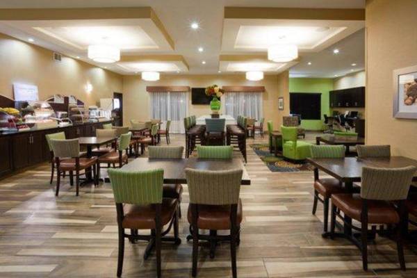 Holiday Inn Express & Suites Davenport North