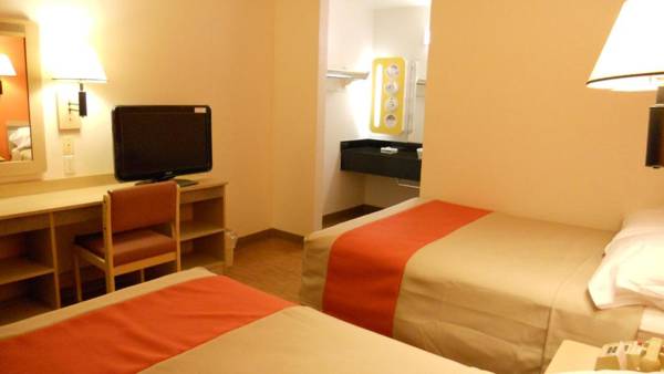 Motel 6-Des Moines IA - North