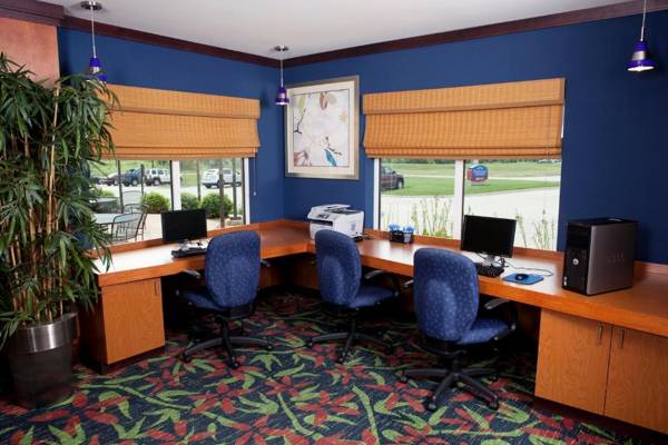 Workspace - Fairfield Inn & Suites Des Moines Airport