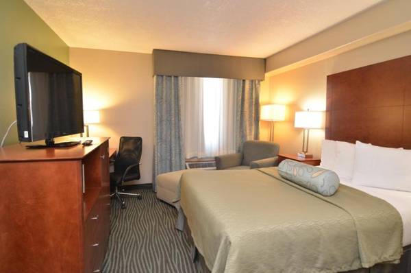 Workspace - AmericInn by Wyndham Des Moines Airport