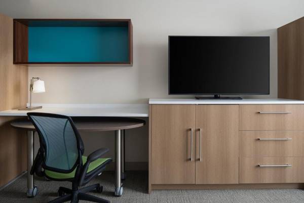 Workspace - Home2 Suites by Hilton Des Moines at Drake University