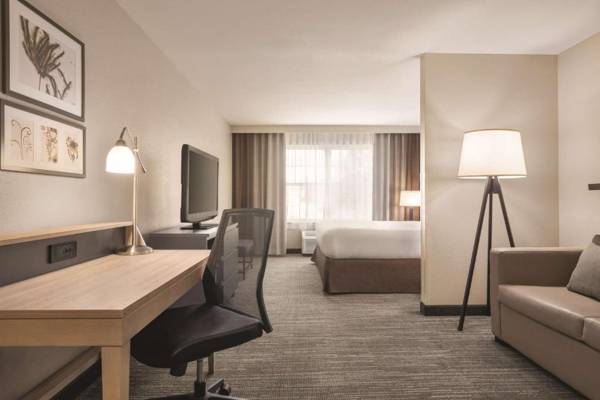 Workspace - Country Inn & Suites by Radisson Dubuque IA