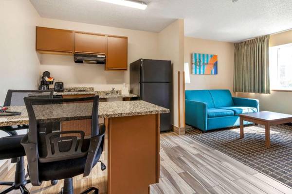 Workspace - MainStay Suites Dubuque at Hwy 20