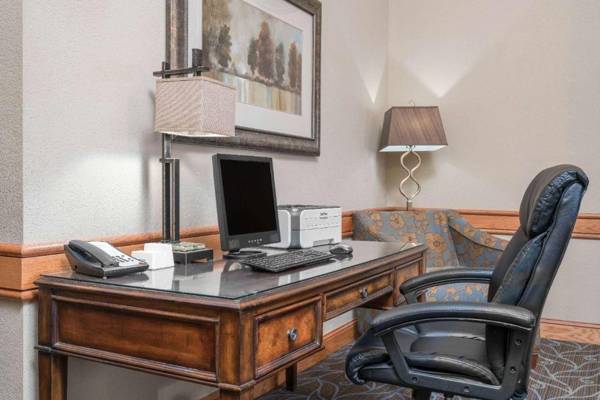 Workspace - AmericInn by Wyndham Fort Dodge