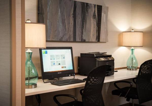 Workspace - Holiday Inn Express Le Claire Riverfront-Davenport an IHG Hotel