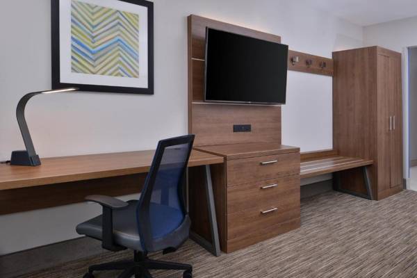 Workspace - Holiday Inn Express & Suites - Marshalltown an IHG Hotel