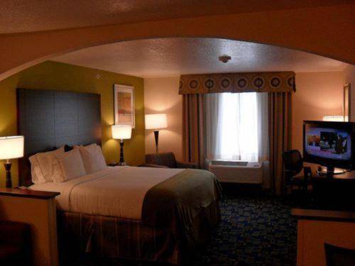 Holiday Inn Express and Suites Urbandale Des Moines an IHG Hotel