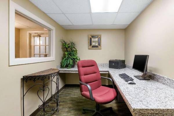 Workspace - Quality Inn & Suites Des Moines