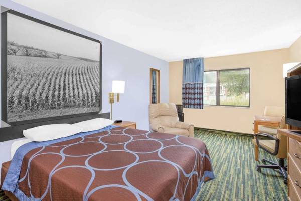 Workspace - Boarders Inn & Suites by Cobblestone Hotels Waterloo Cedar Falls