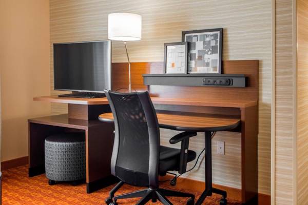 Workspace - Fairfield Inn & Suites by Marriott Waterloo Cedar Falls