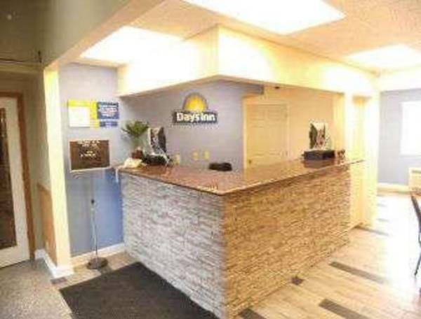 Days Inn by Wyndham West Branch Iowa City Area