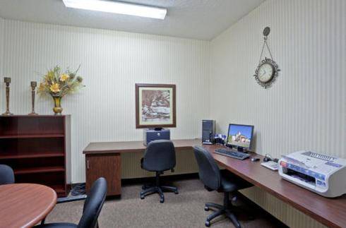 Workspace - Windsor Inn & Suites