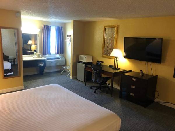 Workspace - Nendels Inn & Suites Dodge City Airport