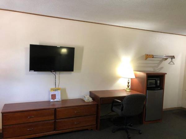 Workspace - Budget Host Inn - Emporia