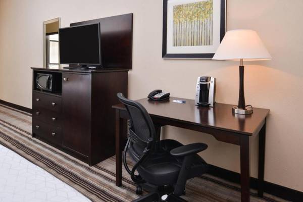 Workspace - Holiday Inn Express & Suites Emporia Northwest an IHG Hotel