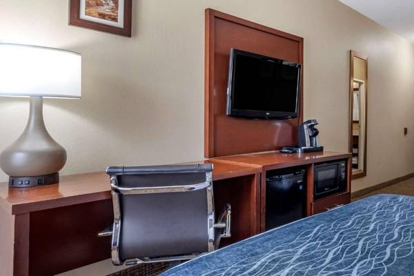 Workspace - Comfort Inn & Suites Junction City - near Fort Riley