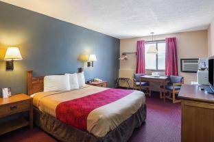 Econo Lodge Junction City I-70 - Near Fort Riley