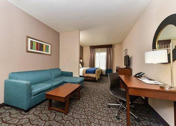 Workspace - Holiday Inn Express & Suites Junction City