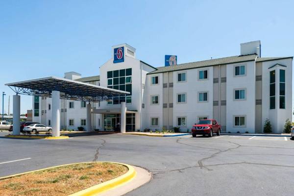 Motel 6-Junction City KS