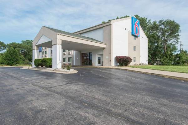 Motel 6-Lawrence KS