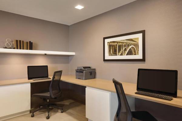 Workspace - Country Inn & Suites by Radisson Lawrence KS