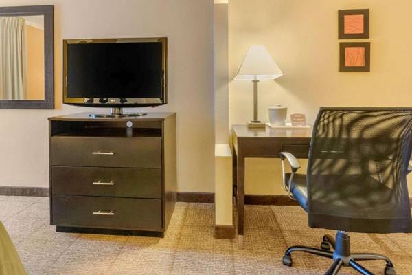 Workspace - Quality Inn & Suites Lenexa Kansas City