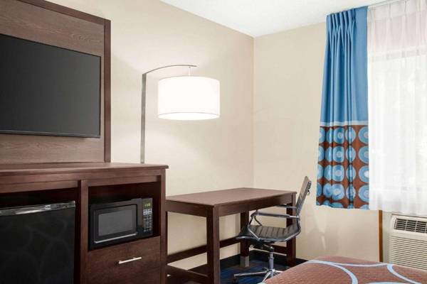 Workspace - Super 8 by Wyndham Lenexa Overland Park Area/Mall Area