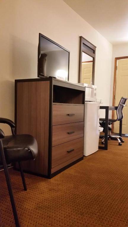 Workspace - American Inn Of Liberal