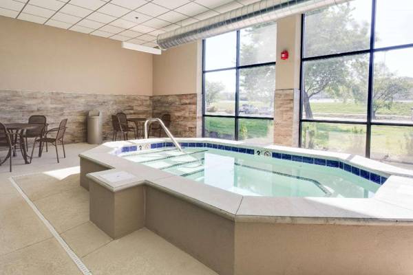 Drury Inn & Suites Kansas City Shawnee Mission