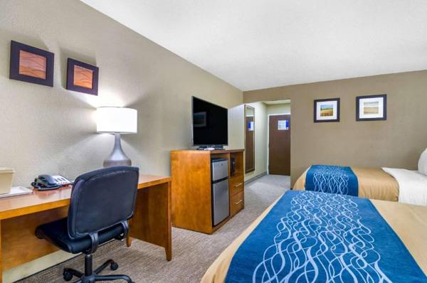 Workspace - Comfort Inn Ottawa