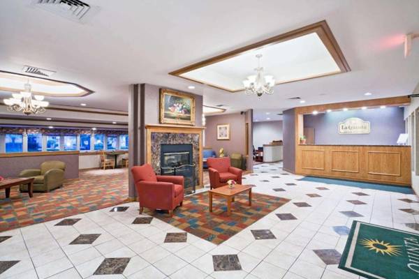 La Quinta by Wyndham Overland Park