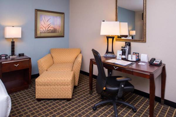 Workspace - Holiday Inn Express & Suites Pittsburg an IHG Hotel