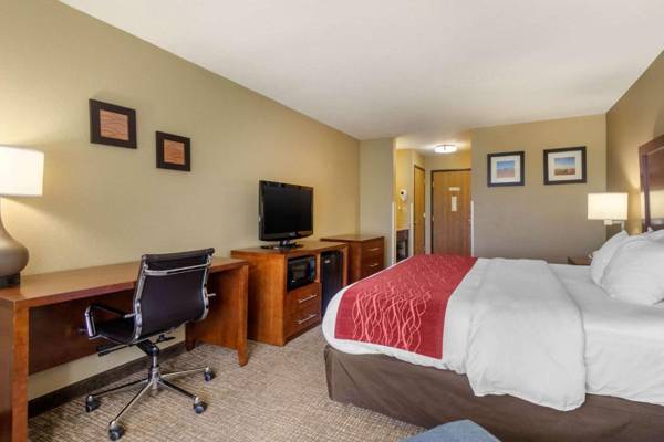 Workspace - Comfort Inn & Suites Pittsburg