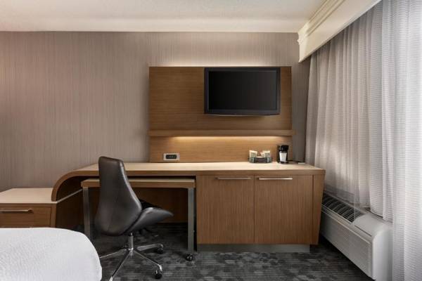 Workspace - Courtyard by Marriott Topeka