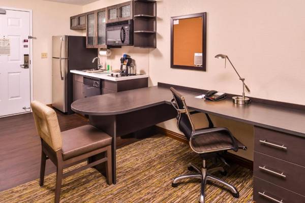 Workspace - Candlewood Suites - Topeka West an IHG Hotel