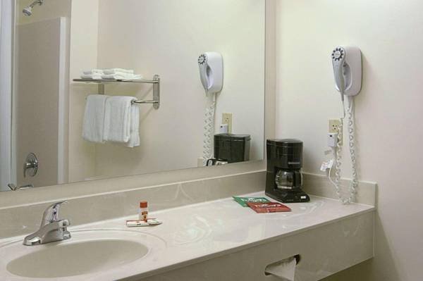 Super 8 by Wyndham Topeka at Forbes Landing