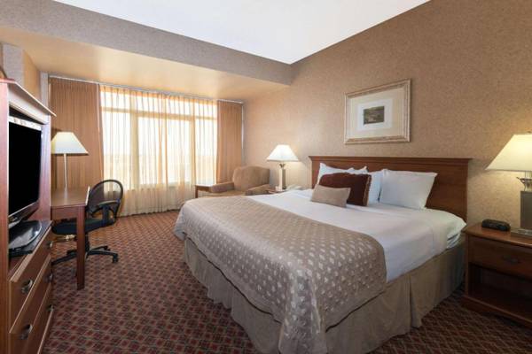 Ramada by Wyndham Topeka Downtown Hotel & Convention Center