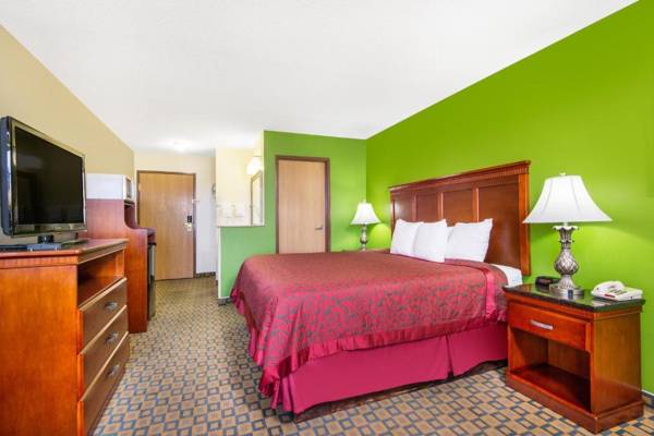 Days Inn & Suites by Wyndham Wichita