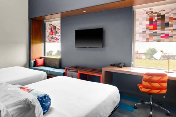 Workspace - Aloft Wichita